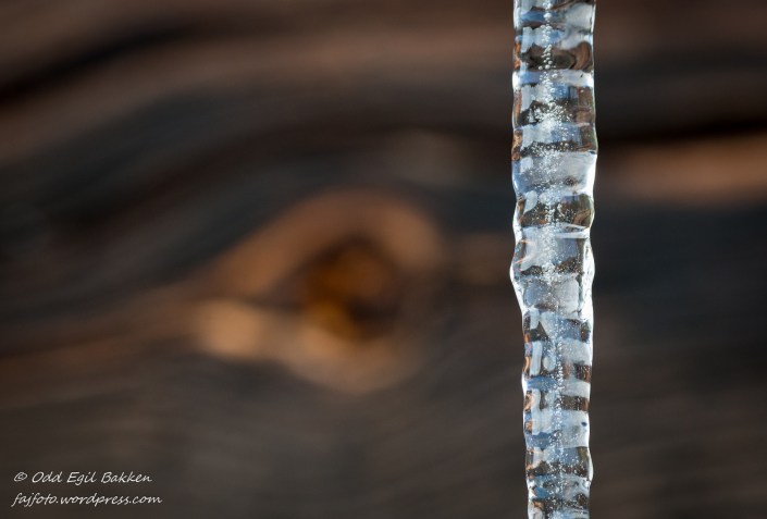 Et gammelt "øye" holder oppsikt med istappen